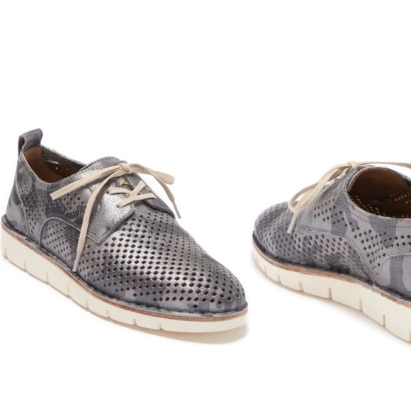 NWB Trask Lena Camouflage Perforated Boat Shoe - Picture 2 of 4